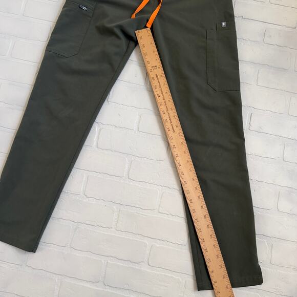 FIGS Technical Collection Women's Olive Green Top and Pants Set Multipocket sz S - Picture 10 of 11